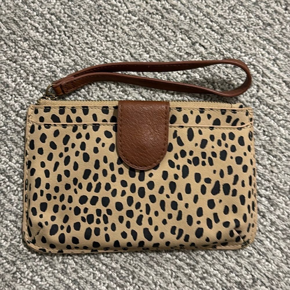 Universal Thread wristlet